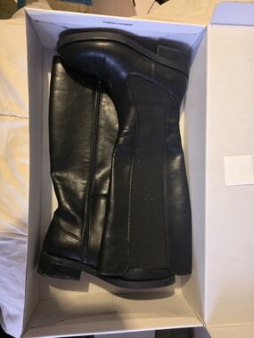 Steve Madden White and Black Logo Shoe Box
